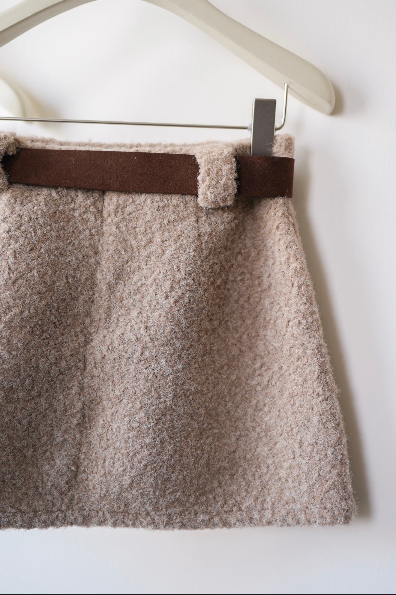 毛呢短裙連麂皮belt (內有褲)