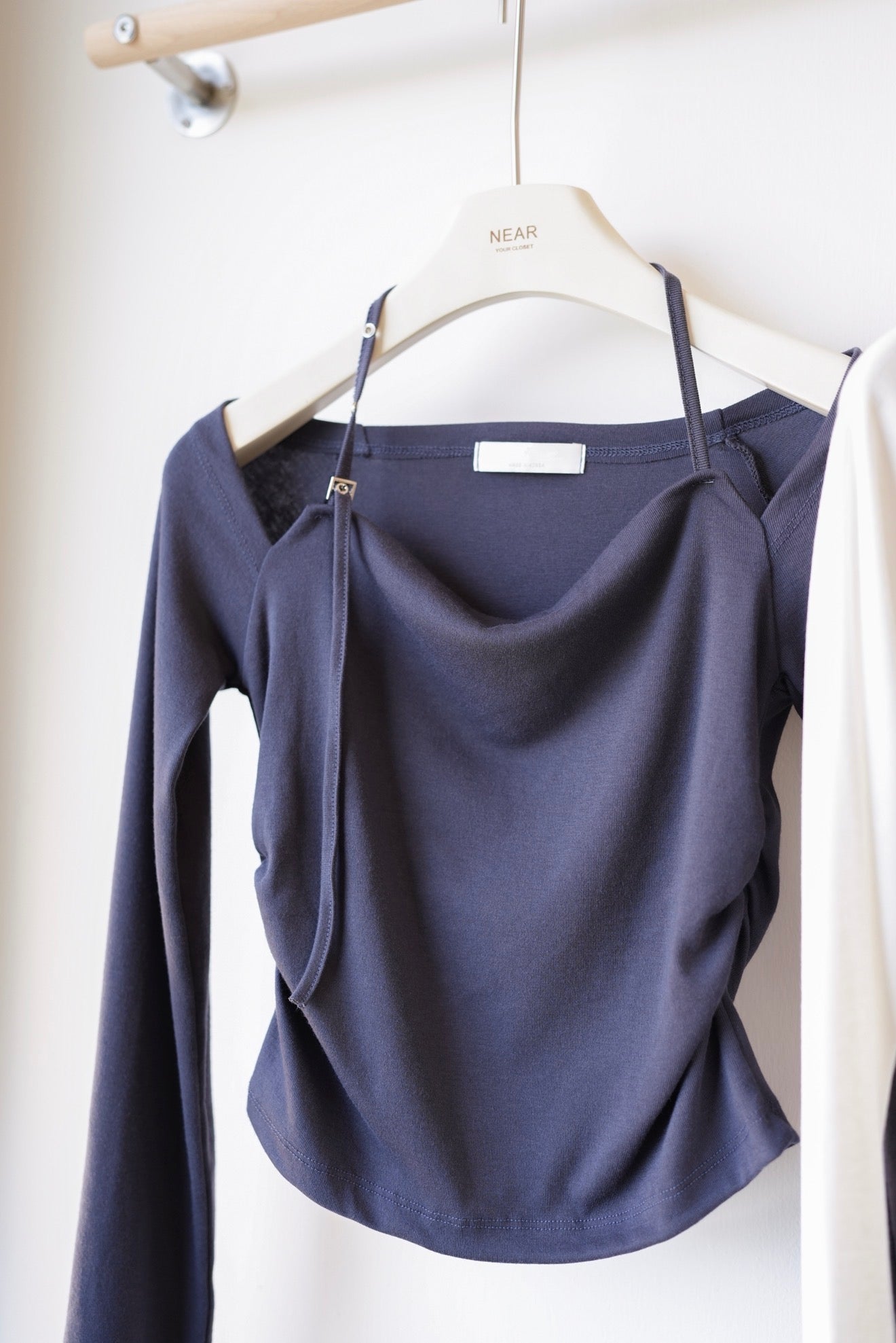 設計感U領掛頸上衣