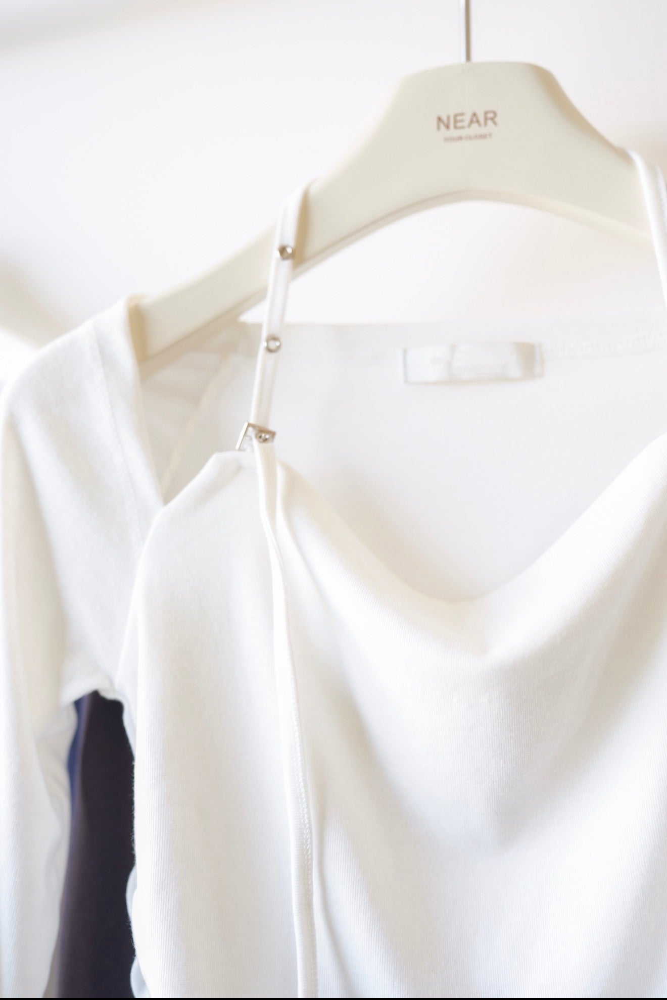 設計感U領掛頸上衣