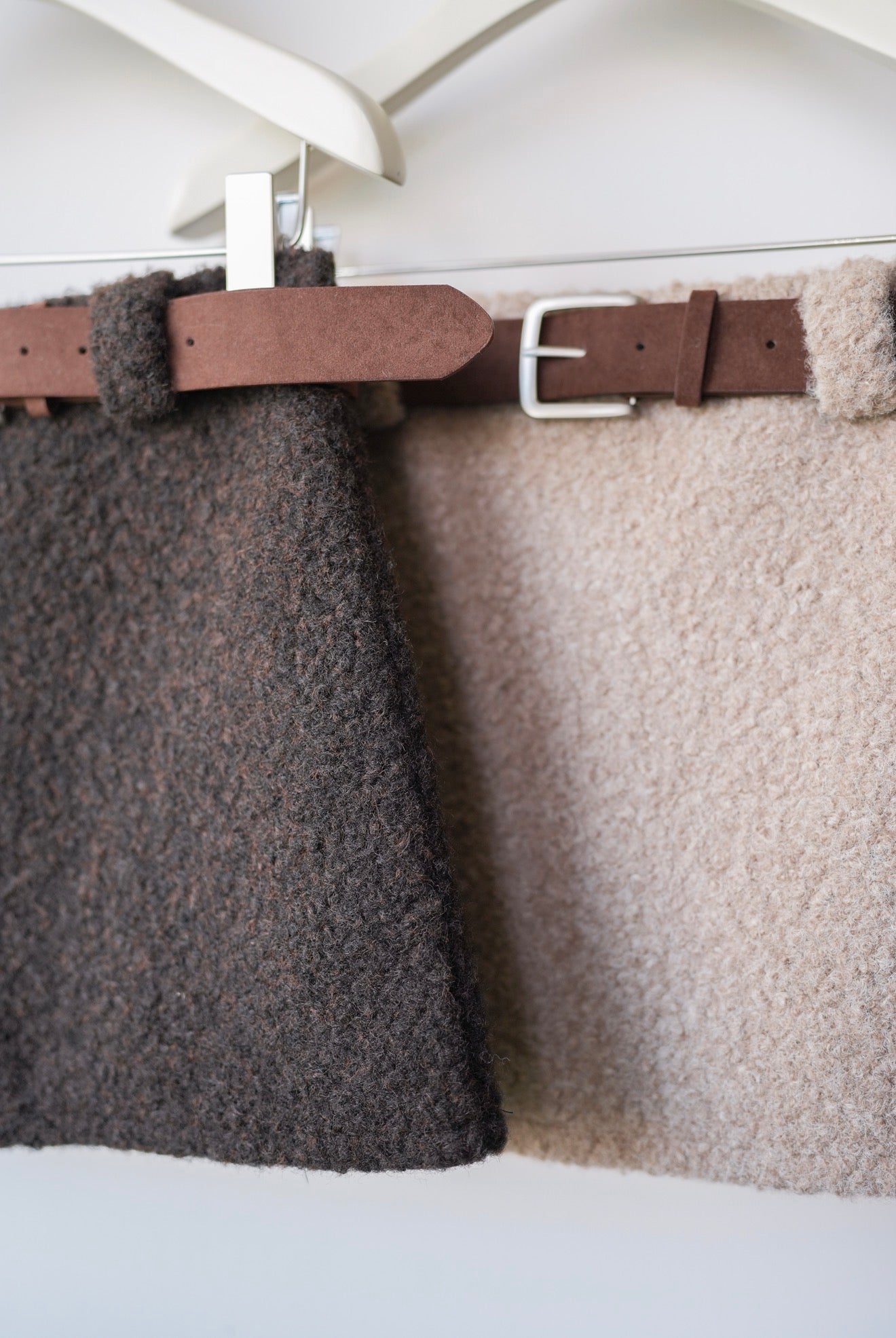 毛呢短裙連麂皮belt (內有褲)