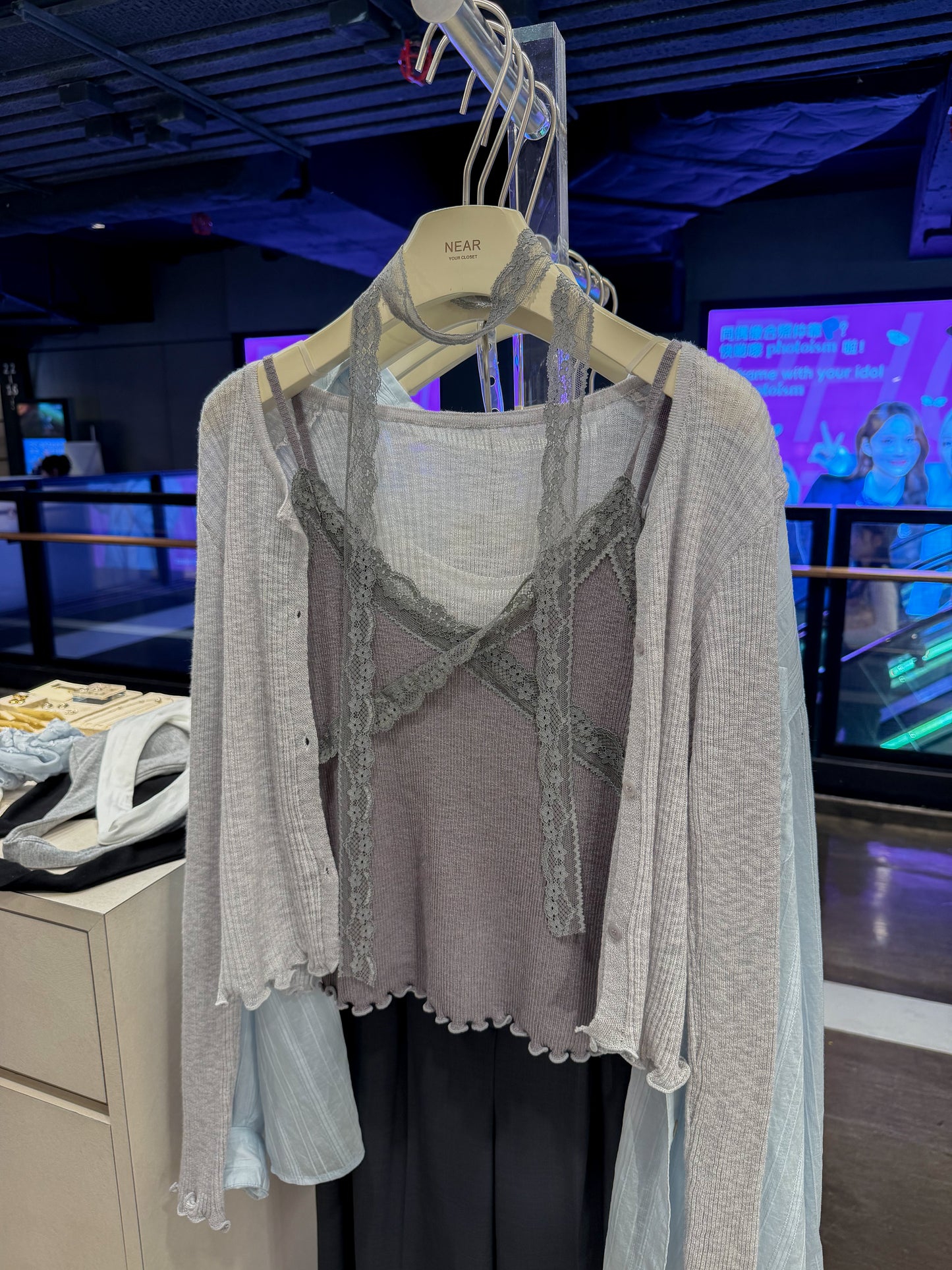 韓系蕾絲三件套 (cardigan, vest, lace)